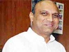 వైయస్ జగన్ క్యాంపు ఎమ్మెల్యేపై మంత్రి పళ్లంరాజు సెటైర్