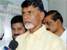 వైయస్సార్ కుటుంబ సభ్యులు దోచుకు తిన్నారు: చంద్రబాబు