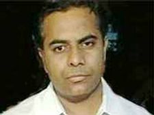 హెరిటేజ్ ముందు తెలంగాణ బోర్డులు బాబు ఆస్తుల రక్షణకే: కెటిఆర్