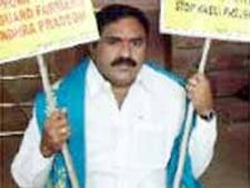 రాజీనామా చేసే ప్రశ్నే లేదు: పార్టీలో ఉండే పోరాటం చేస్తా..!
