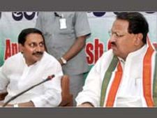 సిఎం, డిఎస్ మధ్య యుద్ధం?