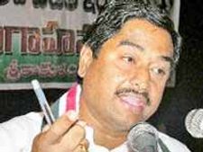 ధర్మానకు షాక్, వైయస్ జగన్ వైపు చూస్తున్న సోదరుడు కృష్ణదాసు