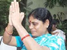 ఒకేసారి వైయస్ విజయమ్మ, వైయస్ వివేకానంద రెడ్డి నామినేషన్లు