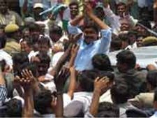 కడప ఉప ఎన్నికల్లో భారీగా ధన ప్రవాహం: రూ.6.7 లక్షలు స్వాధీనం