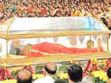 శవపేటికకు మేం ఆర్డర్డివ్వలేదు, ఓ భక్తుడు ఆర్డరిచ్చాడు: ట్రస్టు