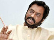 ప్రభుత్వానికి ఎలాంటి ఢోకా లేదు, వ్యాఖ్యలు హాస్యాస్పదం: హర్షకుమార్