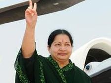 సిఎంగా జయలలిత ప్రమాణ స్వీకారం: హాజరైన మోడి, బాబు, సుశీల