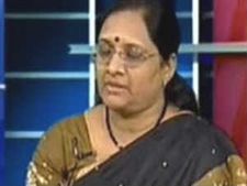చిరంజీవిపై ధ్వజమెత్తిన వైయస్సార్ కాంగ్రెసు నేత వాసిరెడ్డి పద్మ