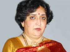 రజనీకాంత్ క్షేమంగా ఉన్నారు, చికిత్సకు స్పందిస్తున్నారు: భార్య లత
