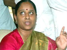 తెలంగాణపై వైయస్ జగన్ నిర్ణయం చెప్పాలి: కొండా సురేఖ
