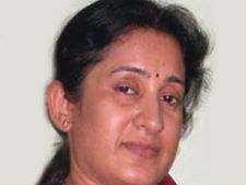 ఎంపీ కోట్ల వర్సెస్ ఎమ్మెల్యే నీరజారెడ్డి: రాజీనామా చేసిన ఎమ్మెల్యే