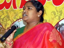 బైకు నడిపిన తెలుగుదేశం శాసనసభ్యురాలు సీతక్క