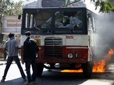 తెలంగాణ బంద్: పలుచోట్ల బస్సులు ధ్వంసం
