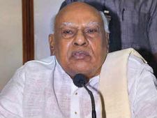 వైయస్ జగన్‌పై కేసులో తీర్పుపై మాట్లాడను: రోశయ్య