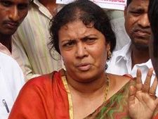 ఇడుపులపాయలో ఏడ్చేసిన పుల్లా పద్మావతి