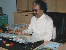 ద్రవిడ వర్సిటీ విసి కళాపోషణ, హిజ్రాలతో చిందులు