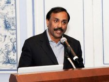 గాలి భూముల్లో ఎర్రజెండాలు పాతిన స్థానికులు