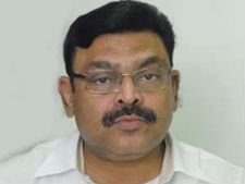 చిరు హిట్ సిఎం ఫట్, ఓదార్పు చేపట్టాలి: అంబటి