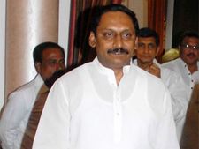 హైటెక్ సిటీ చుట్టూ రౌండ్లు: బాబుపై సిఎం కిరణ్ సెటైర్