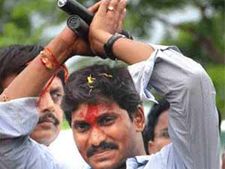 వైయస్సార్ పేరును తుడిచేయడానికే: వైయస్ జగన్