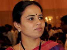 ఎన్టీఆర్ రామోజీ సంగతి తేలుస్తానన్నారు: శోభానాగిరెడ్డి