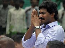 గద్దెనెక్కి వైయస్‌పై కుట్ర, బాబుతో కుమ్మక్కు: జగన్
