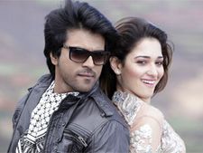 పాలకొల్లులో చెర్రీ ఫ్యాన్స్ రచ్చ: అధ్దాలు ధ్వంసం