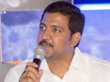 పార్టీతోనే ఉంటానని వంశీ, వదిలేది లేదని అధిష్టానం