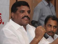 ఏ మీడియాతో కుమ్మక్కవలేదు: జగన్ సాక్షిపై బొత్స