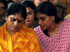 రికార్డుందంట, నేను వెళ్లి వినాలంట: వైయస్ విజయమ్మ