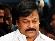 చిరంజీవికి తమిళ కోర్టు నాన్‌బెయిలబుల్ అరెస్ట్ వారెంట్