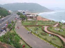 శరీరాన్ని ముక్కలు చేసి, వైజాగ్ స్టేషన్‌లో పడేశారు