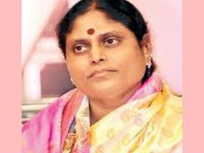 విజయమ్మ దీక్ష: టిఆర్ఎస్ వర్సెస్ వైయస్సార్ కాంగ్రెసు