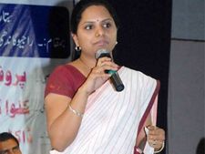 విజయమ్మ 20నిమిషాల్లో ముగించారు: కవిత ఎద్దేవా