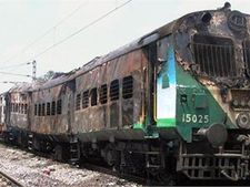 నెల్లూరు వద్ద ఘోర రైలు ప్రమాదం: 47 మంది మృతి