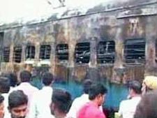 రైలు ప్రమాదం: సైనికుడి కుటుంబం టార్గెట్?