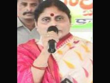 విజయమ్మ ఫీజు పోరు దీక్ష ప్రారంభం, నాని హాజరు
