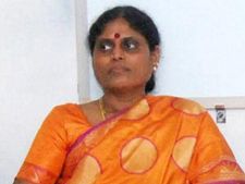 వైయస్‌ను తలుచుకుని కన్నీరు పెట్టిన విజయమ్మ
