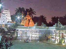 కూలిన చారిత్రక శివాజీ గోపురం: ముందుకొచ్చిన దాత