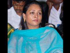 రాజకీయాలపై షకీలా ఆసక్తి: త్వరలో ఏదో పార్టీలోకి?