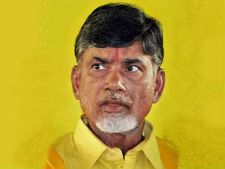 కేసులు ఎత్తివేస్తే జగన్ చిరంజీవి దారిలోనే: చంద్రబాబు