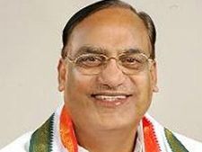 గుత్తా సుఖేందర్ ప్రకటన: జగన్ పార్టీలోకా, తెరాసలోకా?