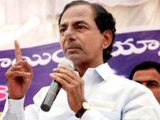 వైఎస్ నీళ్ల దొంగ, బాబు మోకాళ్లయాత్ర చేసినా..: కెసిఆర్