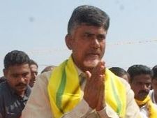 దేవతంటాడు, దెయ్యమంటాడు: కెసిఆర్‌పై చంద్రబాబు