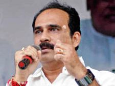 'సహకారం' చిక్కు: వైయస్ జగన్ పార్టీ ఎమ్మెల్యేపై కేసు