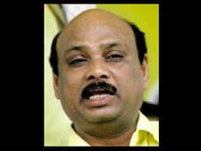 బాబుకు మరో దెబ్బ: అయ్యన్నపాత్రుడు రాజీనామా    