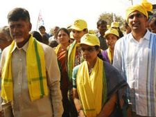 బాబు పాదయాత్రలో భార్య భువనేశ్వరి, నారా లోకేష్