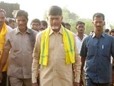 సాక్షిని చదవకండి, వారిసంగతి స్వామి చూస్తారు: బాబు