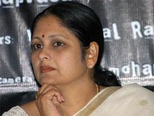 నేతలకు అసభ్యమెసేజ్‌లు: జయసుధ ఫిర్యాదుతో అరెస్ట్