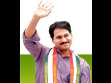 జగన్ పార్టీలో పరిస్థితి అదుపు తప్పుతోందా?
